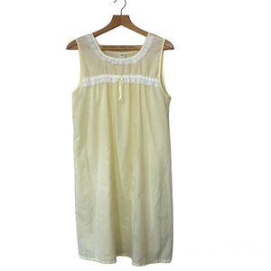 Vintage Katz Sunny yellow and white nightgown with lace detailing. Women’s L